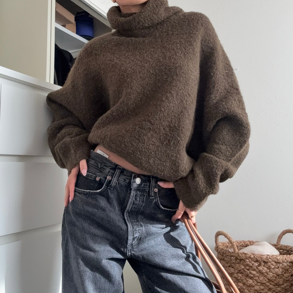 NEW WITH TAG Toteme Bouncle Turtleneck